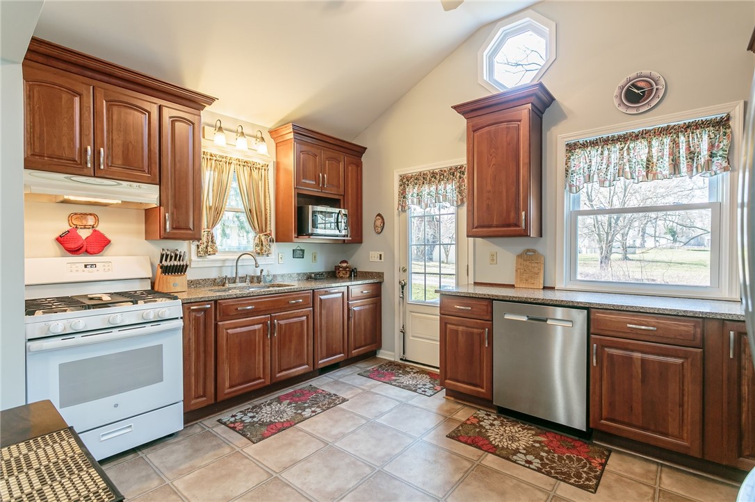 1 Sunset Drive Avon, NY 14414 - Photo 7 of 35