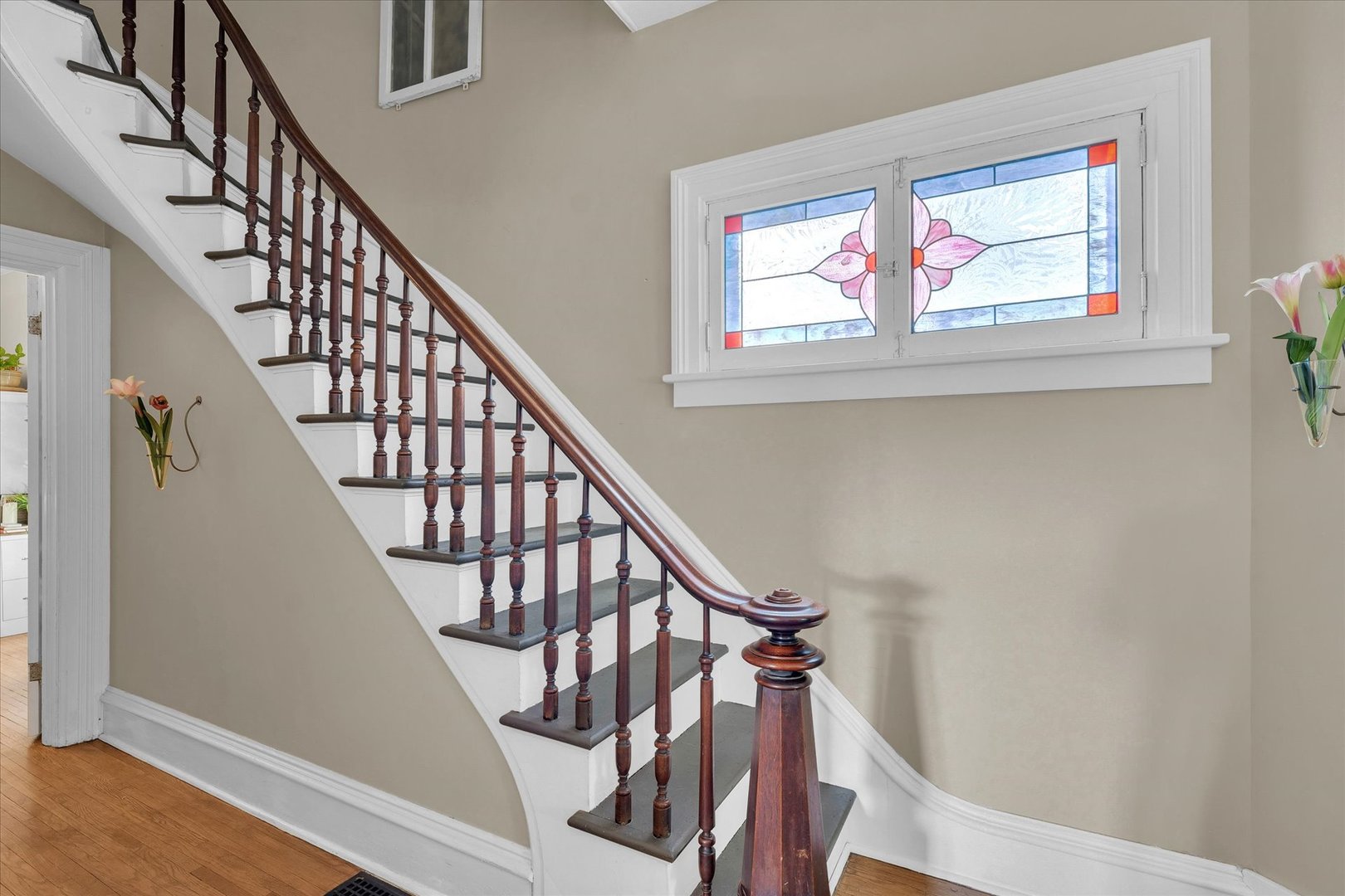 320 East Locust Street Watseka, IL 60970 - Photo 15 of 95 a view of entryway