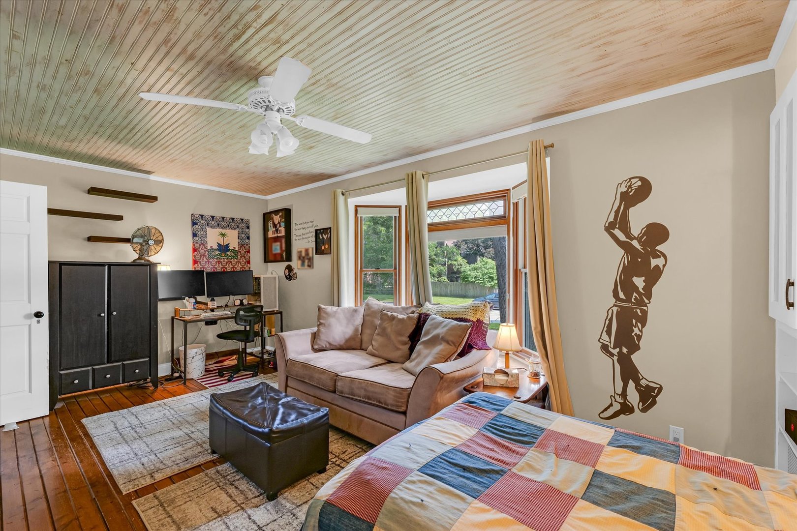320 East Locust Street Watseka, IL 60970 - Photo 32 of 95 a living room with furniture and a window