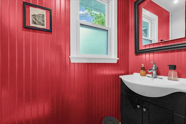 $274,900 | 320 East Locust Street, Watseka, IL 60970