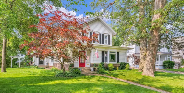 $274,900 | 320 East Locust Street, Watseka, IL 60970