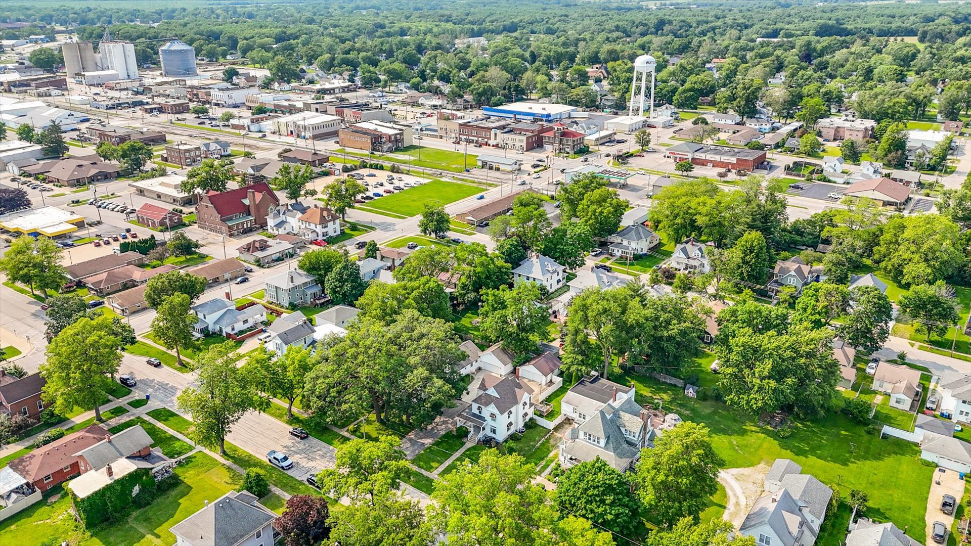 320 East Locust Street Watseka, IL 60970 - Photo 91 of 95 a view of a city