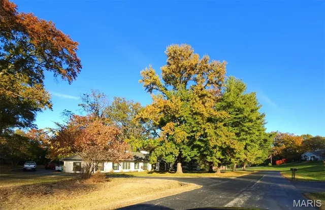 $1,499,999 | 18 Country Aire Drive, St. Louis, MO 63131