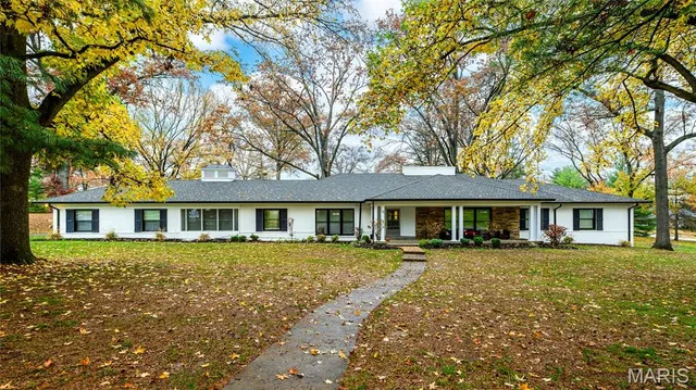 $1,499,999 | 18 Country Aire Drive, St. Louis, MO 63131