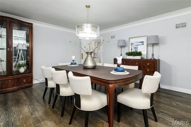 $1,499,999 | 18 Country Aire Drive, St. Louis, MO 63131