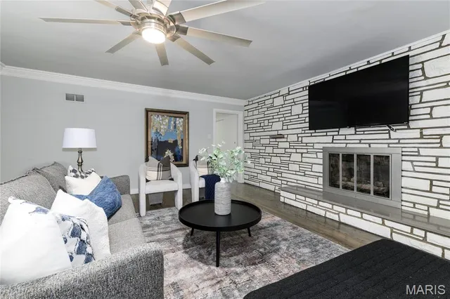 $1,499,999 | 18 Country Aire Drive, St. Louis, MO 63131