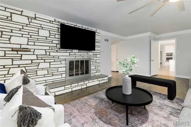 $1,499,999 | 18 Country Aire Drive, St. Louis, MO 63131