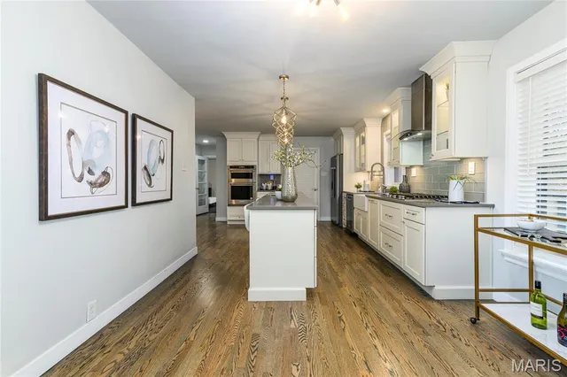 $1,499,999 | 18 Country Aire Drive, St. Louis, MO 63131