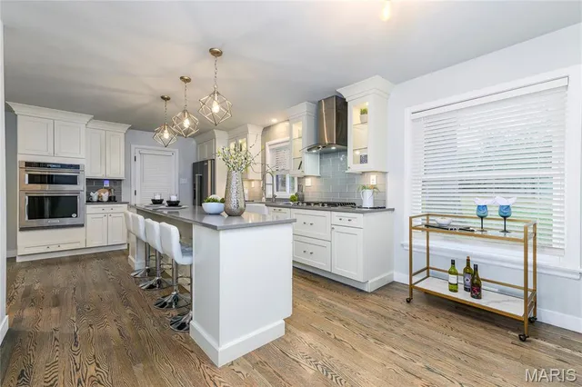 $1,499,999 | 18 Country Aire Drive, St. Louis, MO 63131