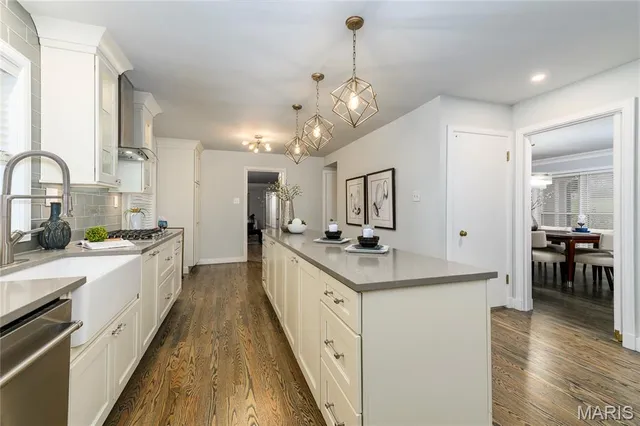 $1,499,999 | 18 Country Aire Drive, St. Louis, MO 63131