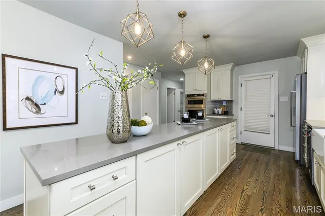 $1,499,999 | 18 Country Aire Drive, St. Louis, MO 63131