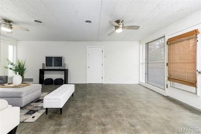 $1,499,999 | 18 Country Aire Drive, St. Louis, MO 63131