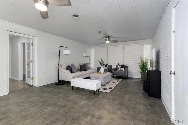 $1,499,999 | 18 Country Aire Drive, St. Louis, MO 63131