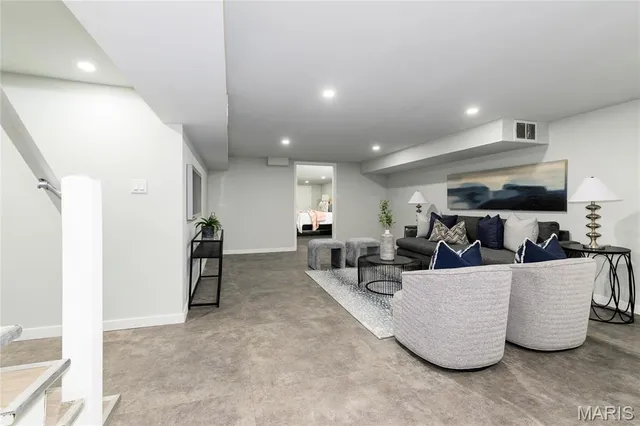 $1,499,999 | 18 Country Aire Drive, St. Louis, MO 63131