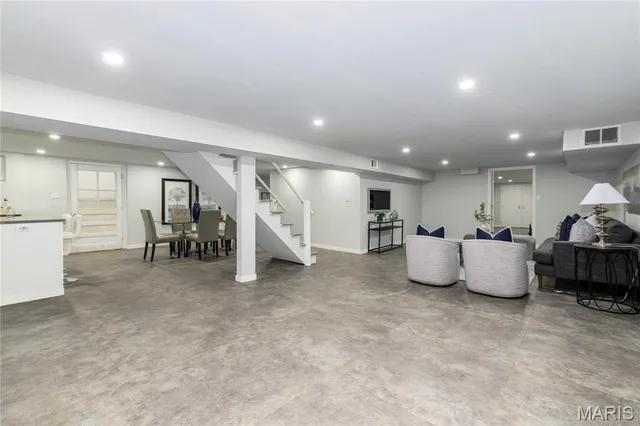 $1,499,999 | 18 Country Aire Drive, St. Louis, MO 63131