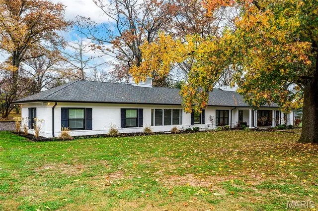 $1,499,999 | 18 Country Aire Drive, St. Louis, MO 63131