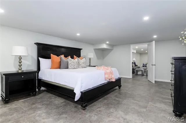 $1,499,999 | 18 Country Aire Drive, St. Louis, MO 63131