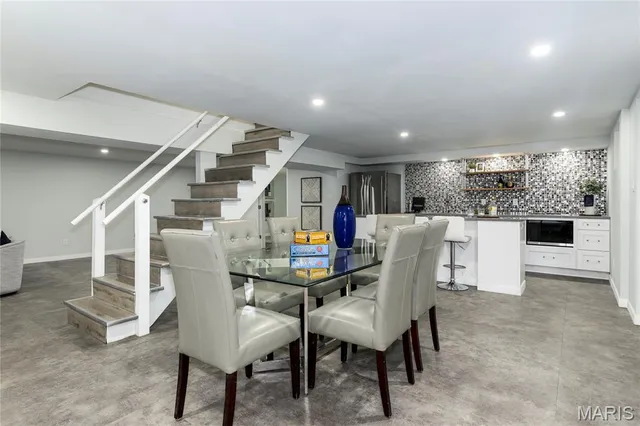 $1,499,999 | 18 Country Aire Drive, St. Louis, MO 63131