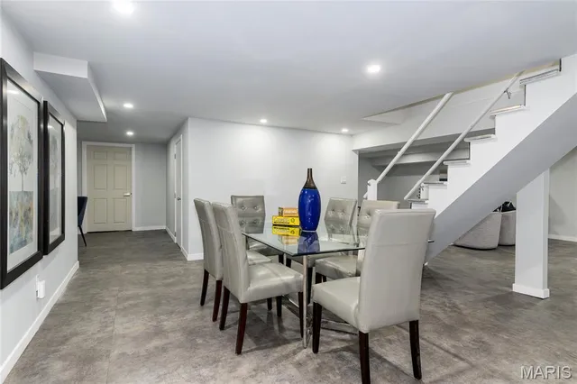 $1,499,999 | 18 Country Aire Drive, St. Louis, MO 63131