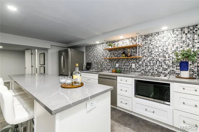 $1,499,999 | 18 Country Aire Drive, St. Louis, MO 63131