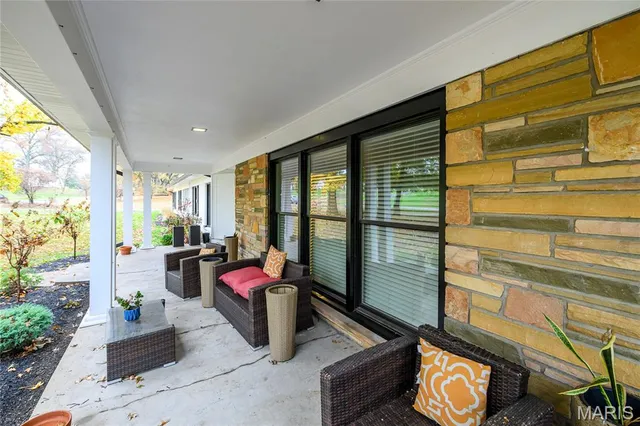 $1,499,999 | 18 Country Aire Drive, St. Louis, MO 63131