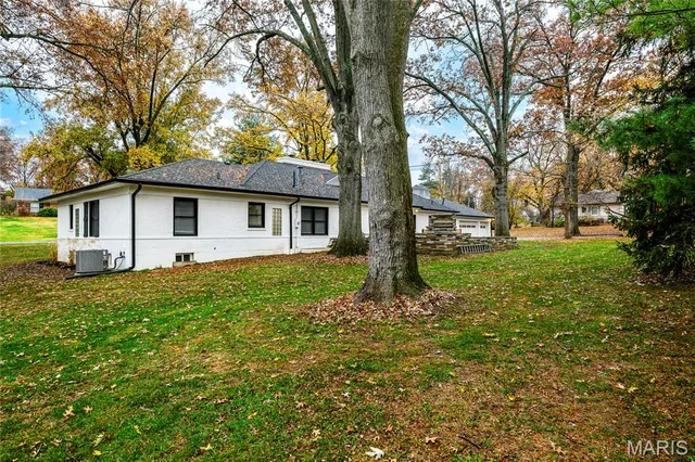 $1,499,999 | 18 Country Aire Drive, St. Louis, MO 63131