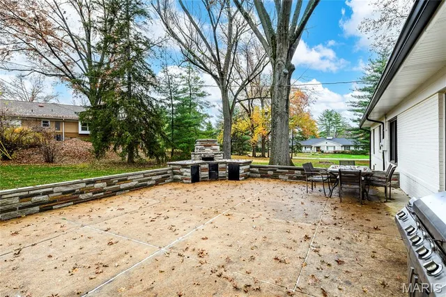 $1,499,999 | 18 Country Aire Drive, St. Louis, MO 63131