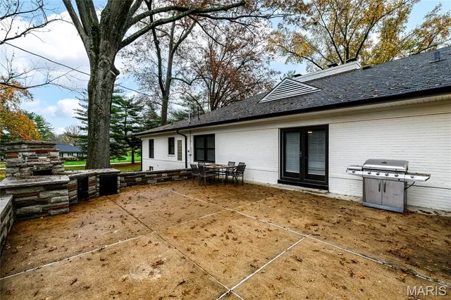 $1,499,999 | 18 Country Aire Drive, St. Louis, MO 63131