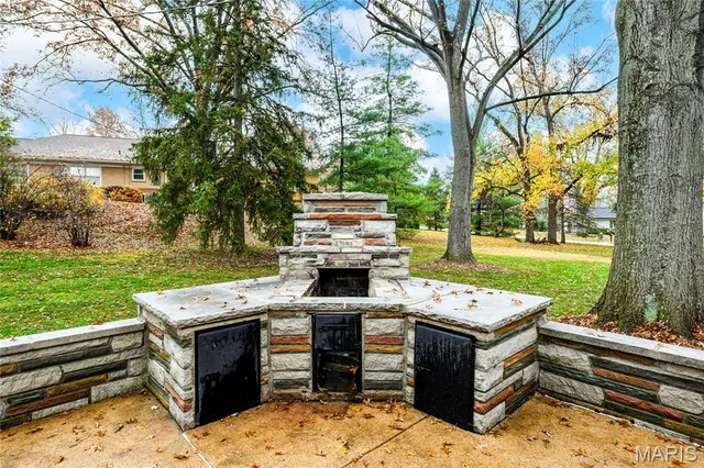 $1,499,999 | 18 Country Aire Drive, St. Louis, MO 63131