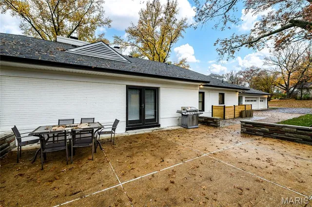 $1,499,999 | 18 Country Aire Drive, St. Louis, MO 63131