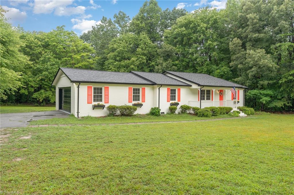 7409 Strader Road Summerfield, NC 27358 - Photo 3 of 29 Gallery Image 3