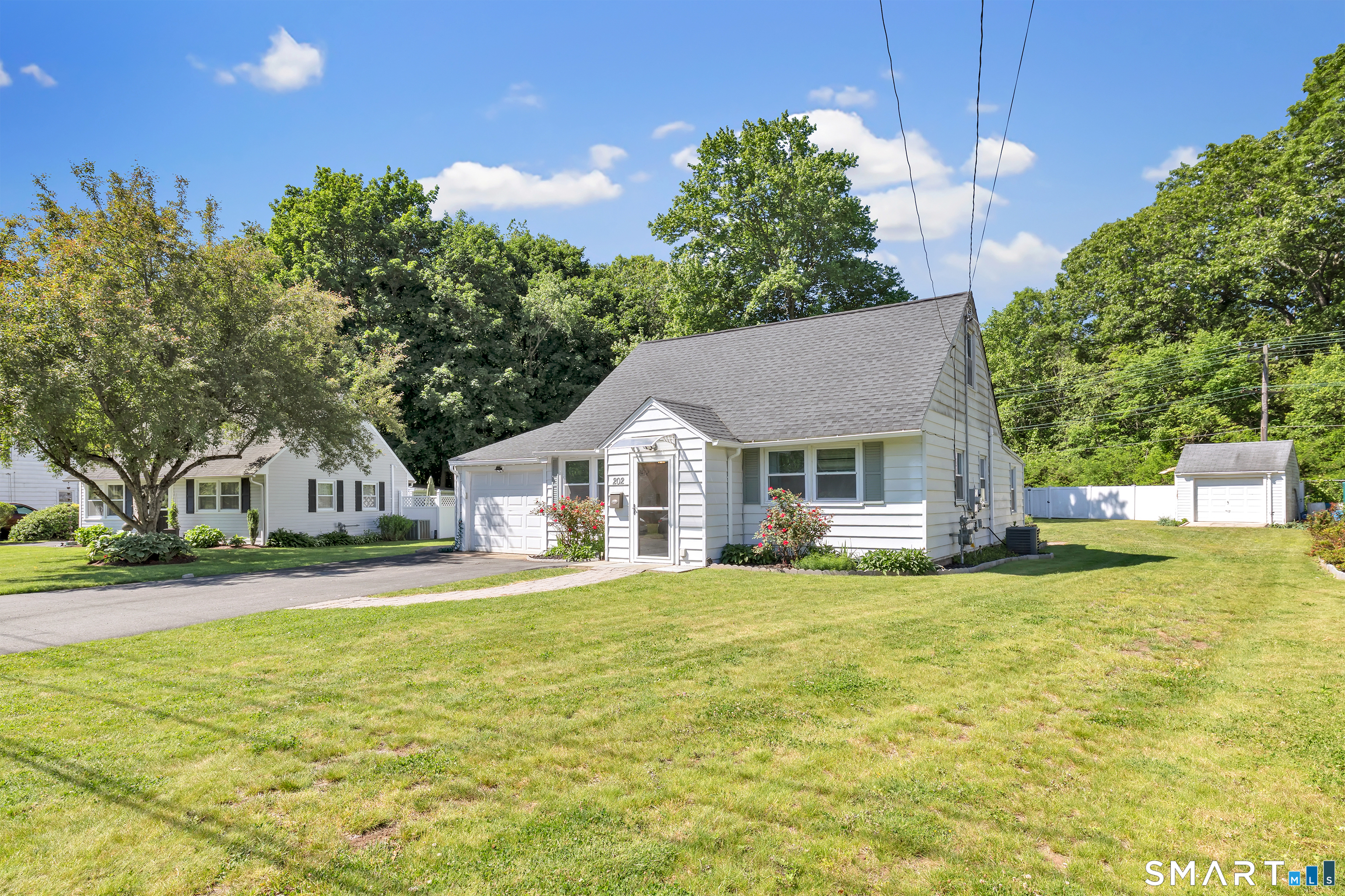 202 Glen Hills Road Meriden, CT 06451 - Photo 2 of 38