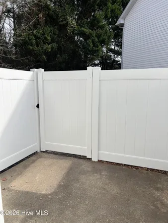 $1,275 | 222 Cape Point Lane, Unit B, Greenville, NC 27858