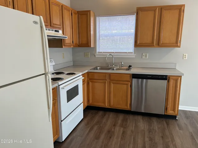 $1,300 | 222 Cape Point Lane, Unit B, Greenville, NC 27858