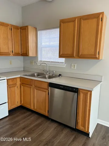 $1,300 | 222 Cape Point Lane, Unit B, Greenville, NC 27858