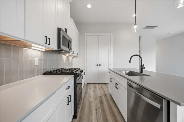 $2,400 | 6119 De Campo Street, Houston, TX 77091