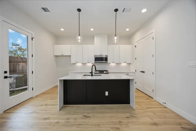 $2,400 | 6119 De Campo Street, Houston, TX 77091