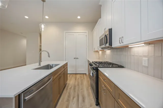 $2,400 | 6119 De Campo Street, Houston, TX 77091