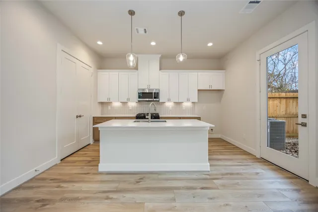 $2,400 | 6119 De Campo Street, Houston, TX 77091