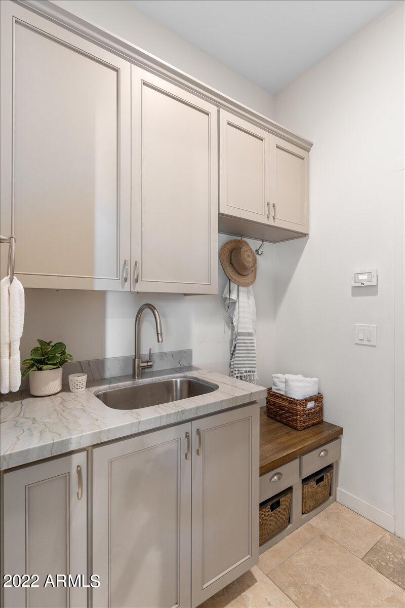 7281 East Royal Palm Road Scottsdale, AZ 85258 - Photo 16 of 63 Key/bag drop