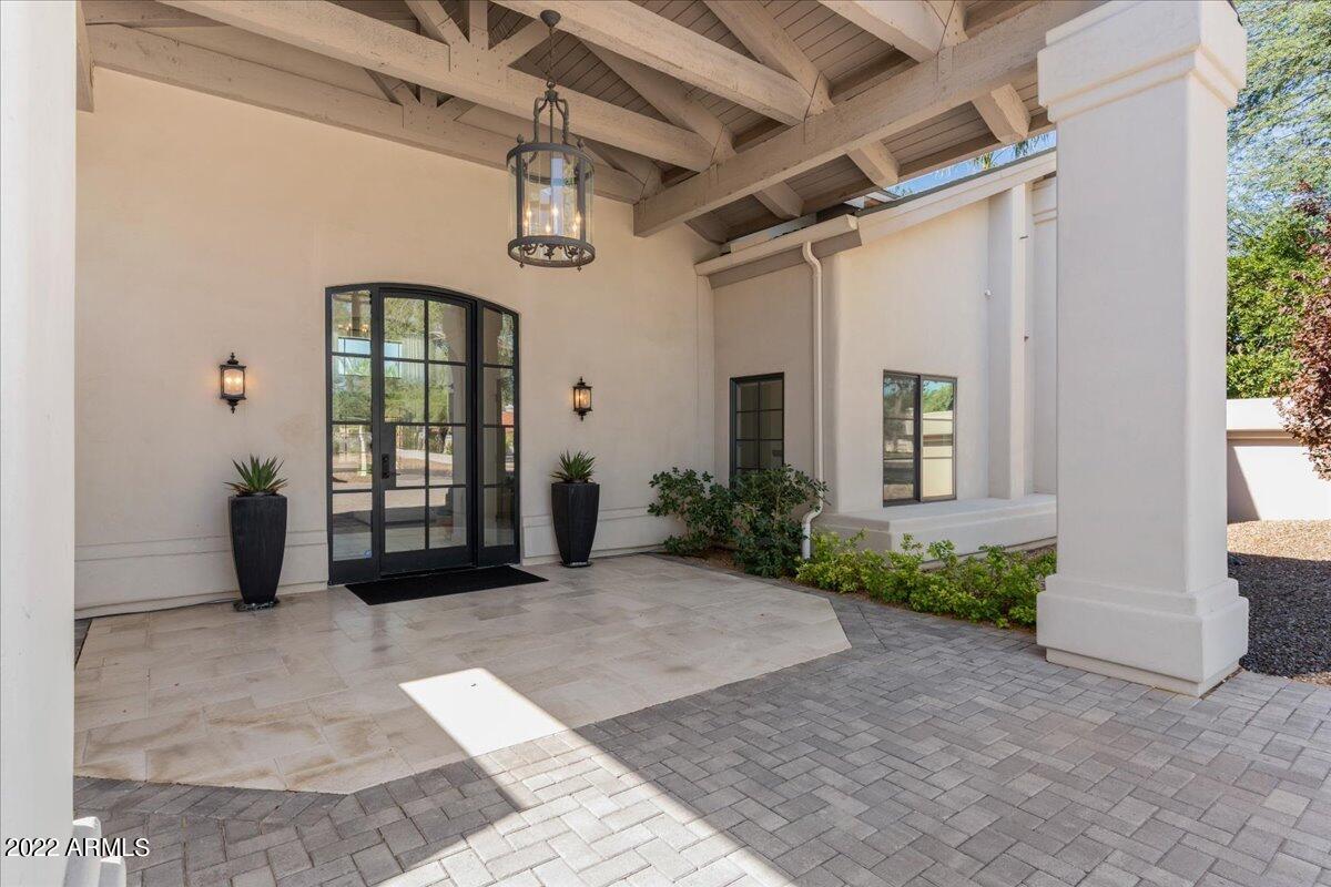 7281 East Royal Palm Road Scottsdale, AZ 85258 - Photo 3 of 63 Front Entryway