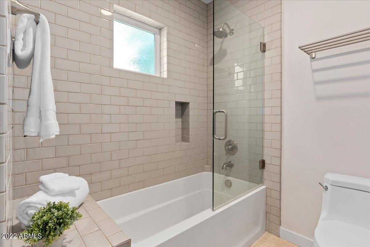 7281 East Royal Palm Road Scottsdale, AZ 85258 - Photo 41 of 63 Jack and Jill Bathroom