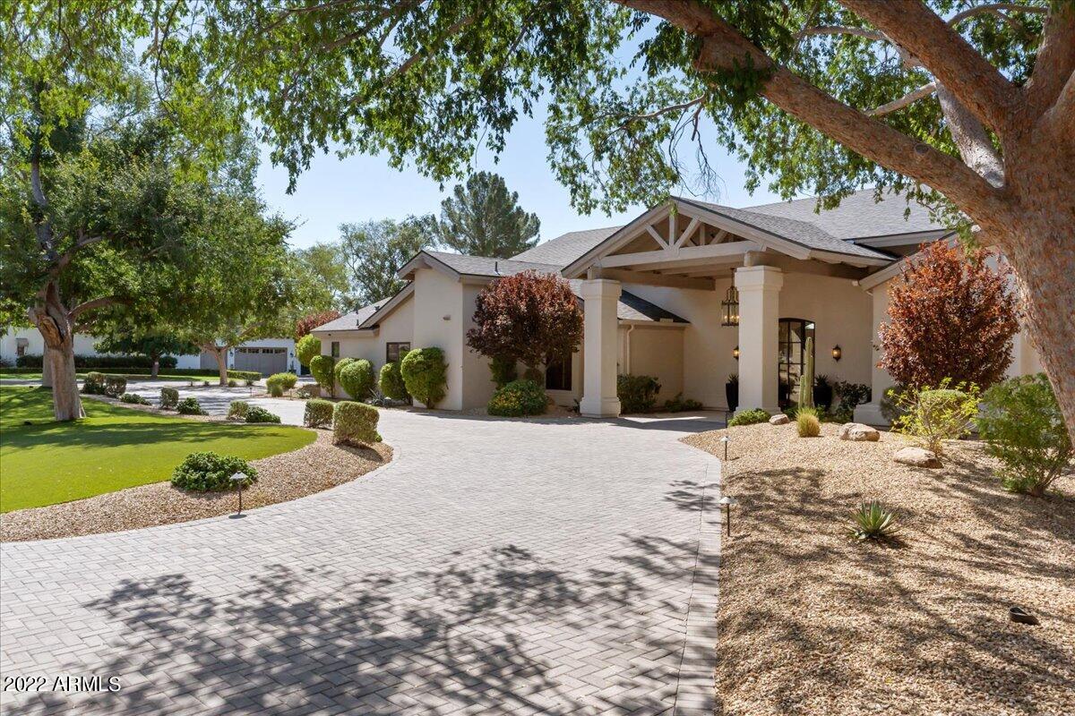 7281 East Royal Palm Road Scottsdale, AZ 85258 - Photo 5 of 63 Side View of Home