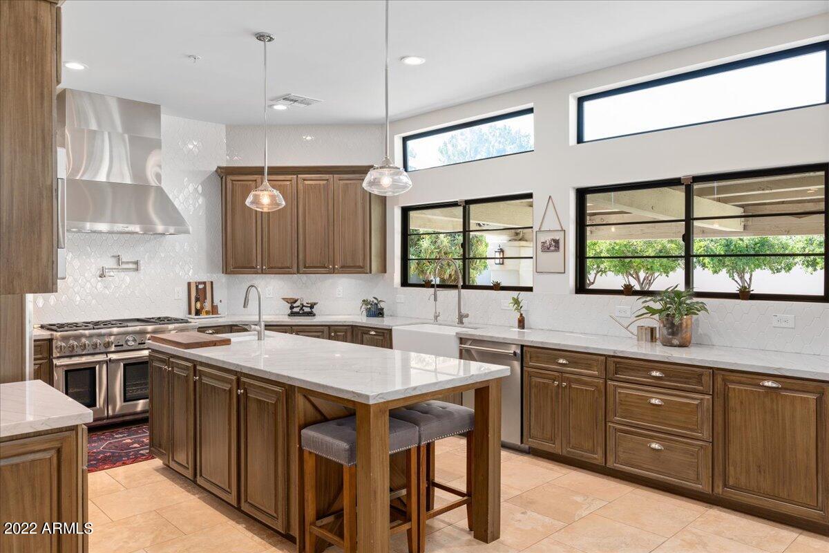 7281 East Royal Palm Road Scottsdale, AZ 85258 - Photo 10 of 63 Quartzite Island and Countertop