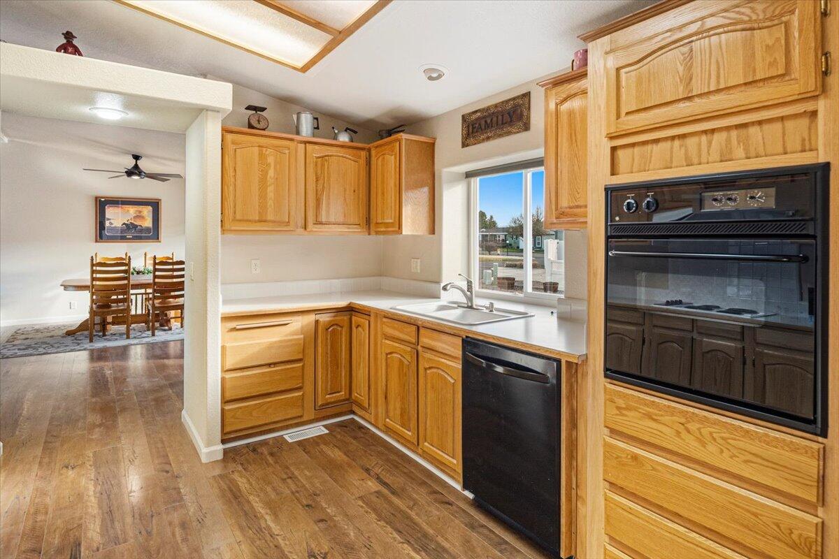 1875 Northeast 6th Street Redmond, OR 97756 - Photo 12 of 33
