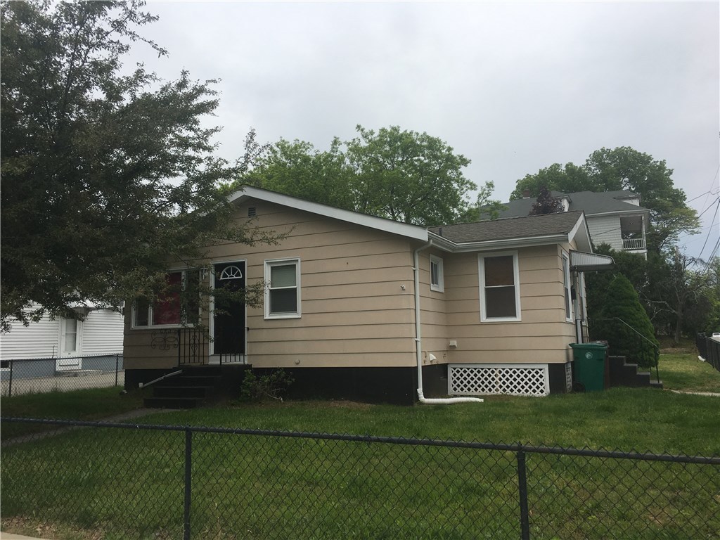 524 Robinson Street Woonsocket, RI 02895 - Photo 1 of 6 Gallery Image 1