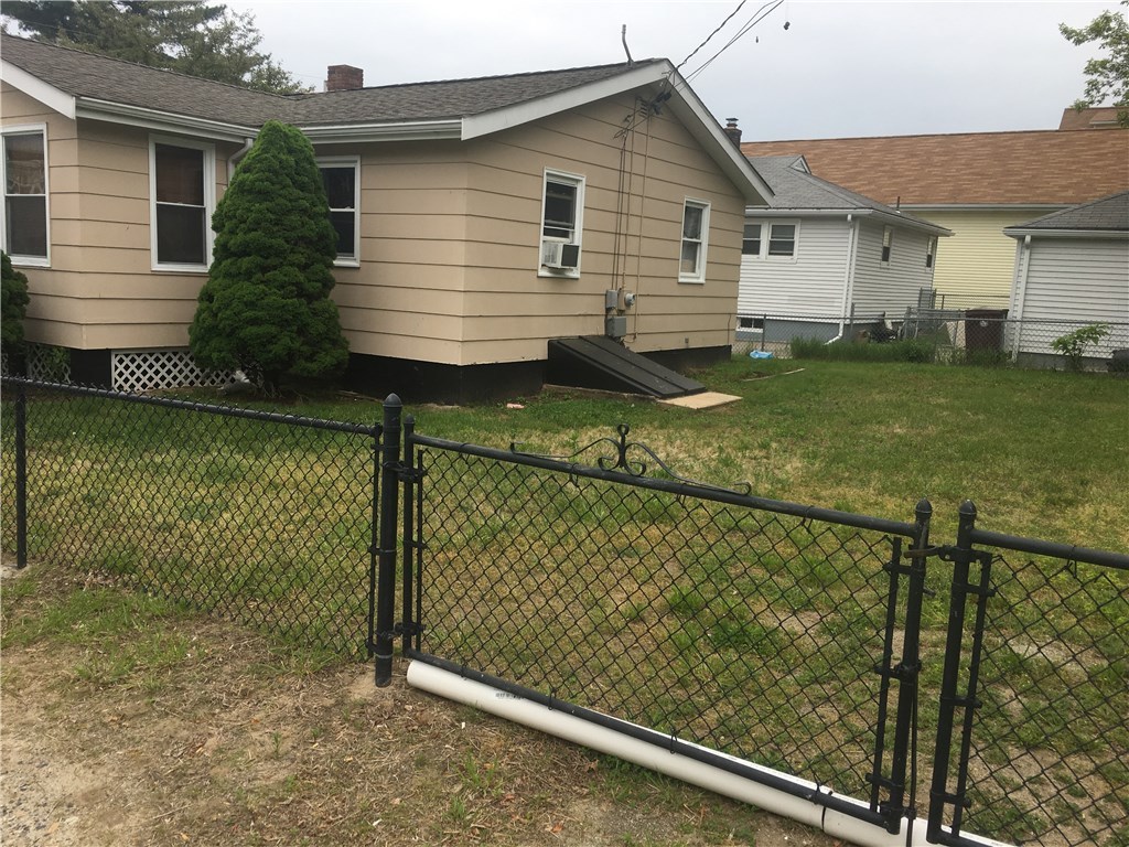 524 Robinson Street Woonsocket, RI 02895 - Photo 3 of 6 Gallery Image 3