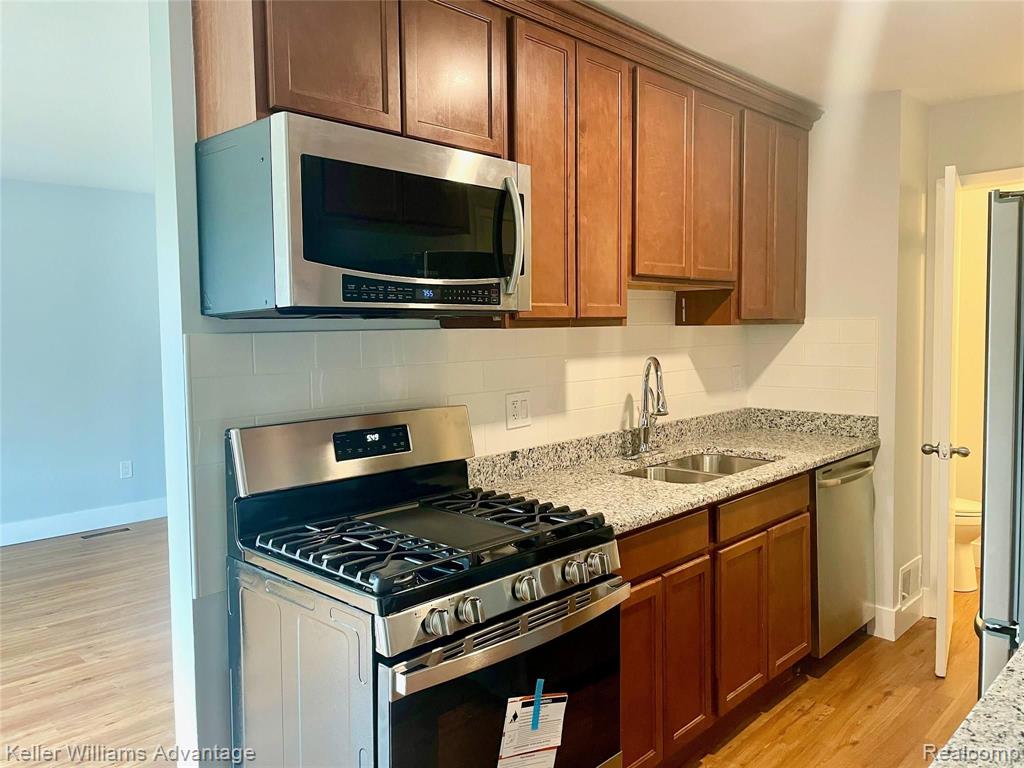 23594 North Rockledge Novi, MI 48375 - Photo 3 of 22