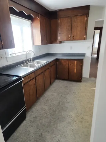 $2,000 | 125 Center Street, Unit 2, Lee, MA 01238