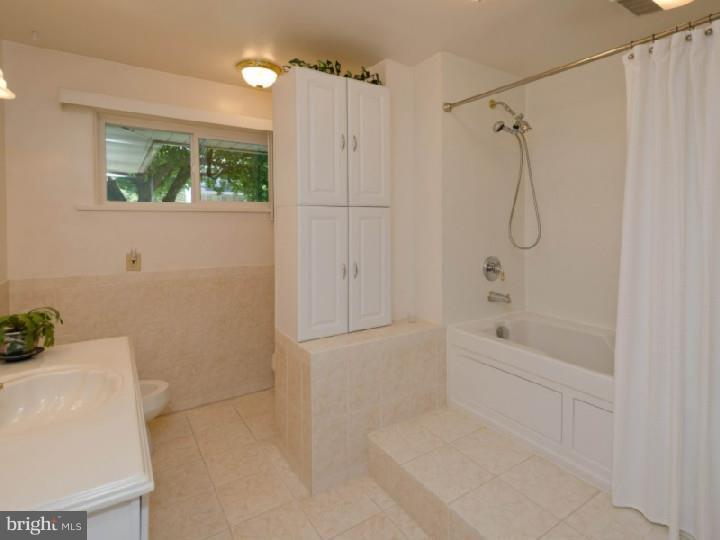 1556 Kelchner Road Bethlehem, PA 18018 - Photo 11 of 15 Gallery Image 11